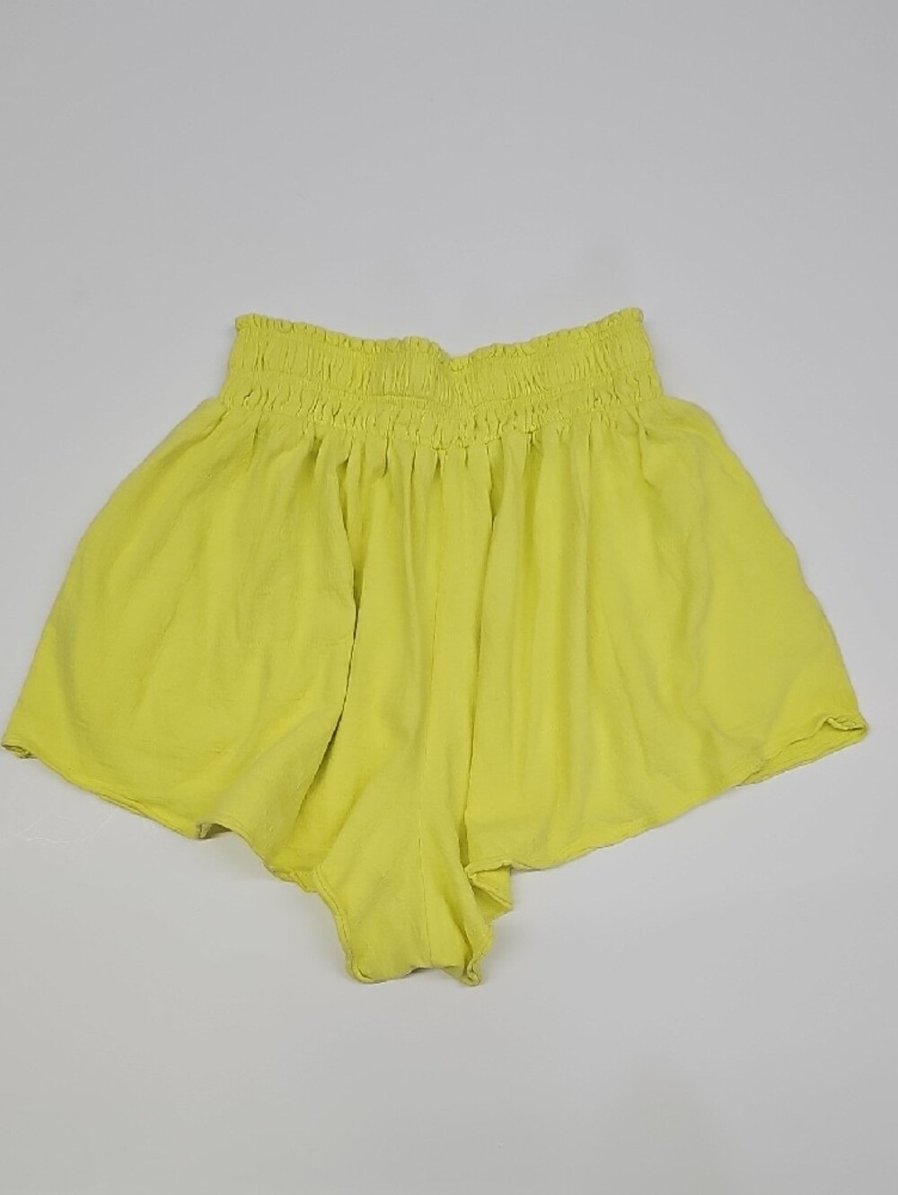 Anthropologie High-Waist Smocked Shorts in Lemon Size Small - Picture 3 of 5